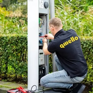 9Qwello openbare laadpaal - Monteur 2