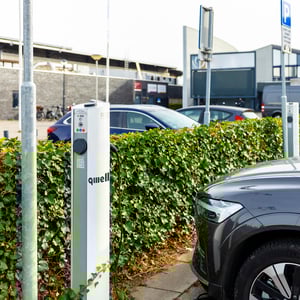 Content Split_2000x2000_Openbare laadpaal Qwello